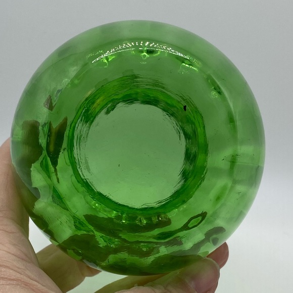 Vintage Green Glass Vase Swirl Ribbed Pattern Small 7.5 inches - Picture 3 of 3